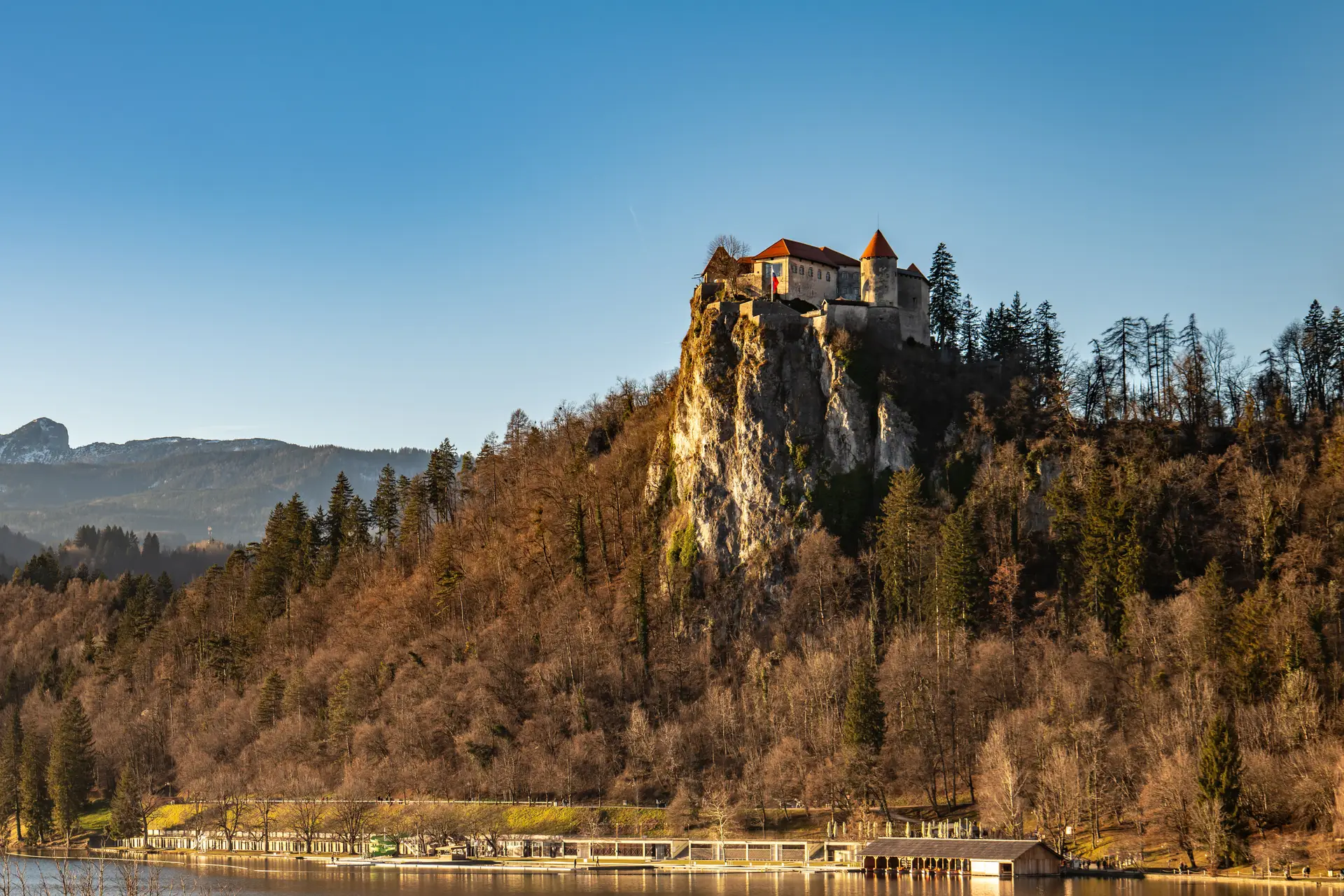 Grad Bled in navdih slovenske naravne krajine